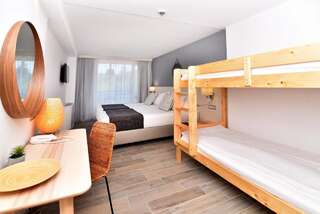 Отель iHotel Sunny Beach Солнечный Берег Семейный номер с двухъярусной кроватью (2 взрослых + 2 детей).-1